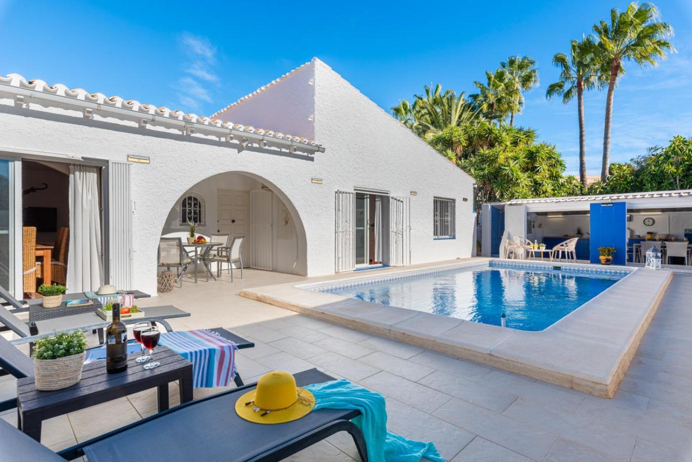Anais - Plusholidays Calp